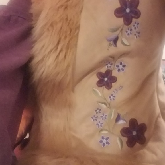 VINTAGE FUR LINED, FLOWER EMBROIDERED VEST🌼 EU CONDITION - Picture 11 of 16